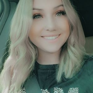 Meet your Posher, Caitlin